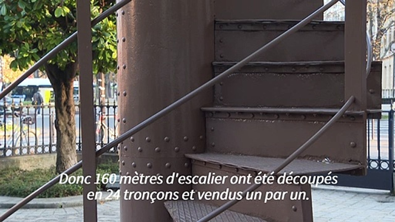 Un tronçon d'escalier de la Tour Eiffel adjugé 274.000 euros