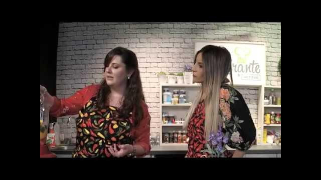 Preparando un smoothie de durazno y papaya | Salud180
