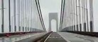 Ce pont de Brooklyn danse et émet un son inquiétant avec les vents violents