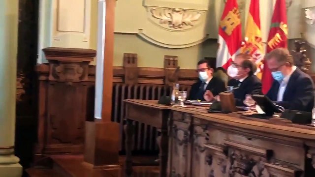 Óscar Puente, alcalde de Valladolid, responde como un auténtico chulo cuando el PP le pide explicaciones sobre quién pagó sus vacaciones