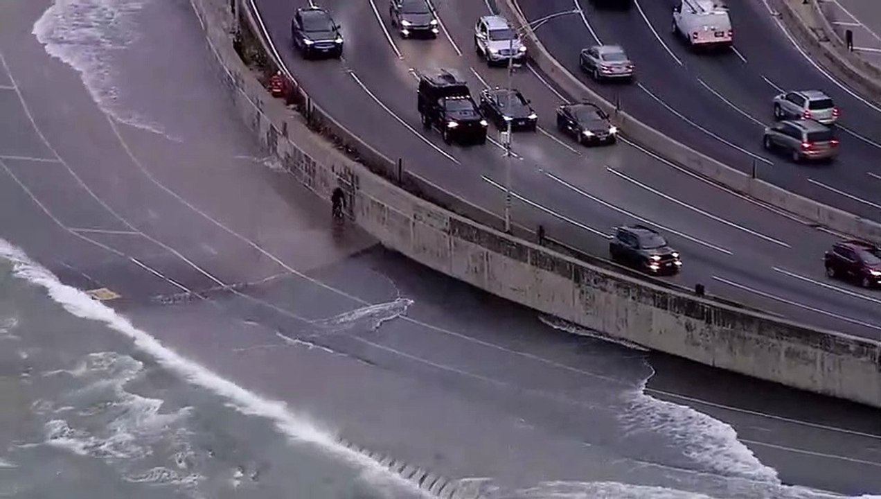 Une piste cyclable balayée par la forte marée aux Etats-Unis