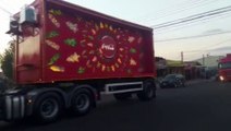 Caravana da Coca-Cola chama a atenção em vários bairros de Cascavel