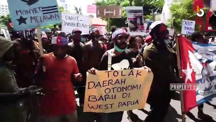 SURABAYA - ALIANSI MAHASISWA PAPUA DEMO TUNTUT PENGAKUAN KEMERDEKAAN PAPUA
