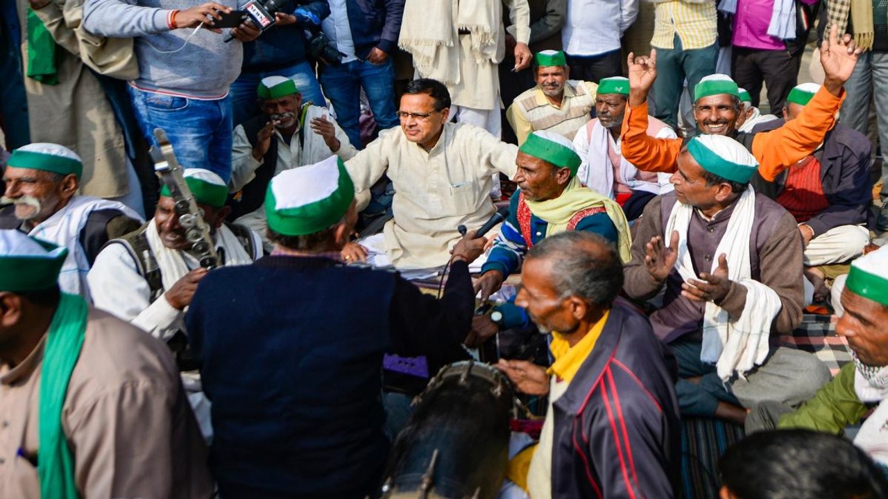 Farmers' protest continues with folk songs