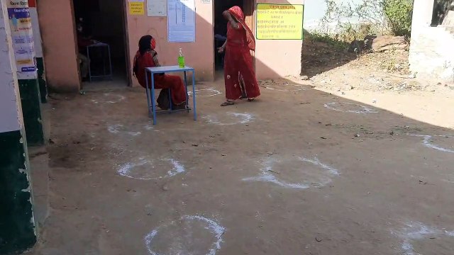 तीसरे चरण में 57.59 प्रतिशत मतदान, अब तक का सबसे कम