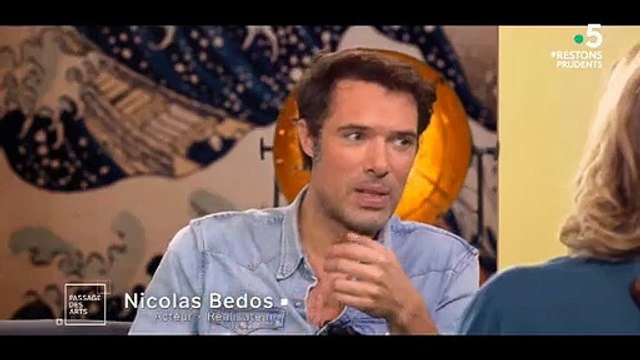 Regardez Claire Chazal très mal à l'aise face à Nicolas Bedos sur France 5 qui lui propose de prendre de la drogue ensemble après l'émission