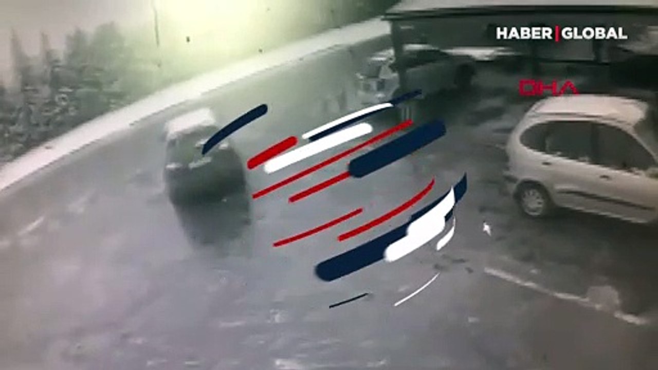 Kontrolden çıkan aracın altında kalmaktan son anda kurtuldu