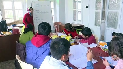 Réfugiés: en Turquie, l'intégration par le cirque