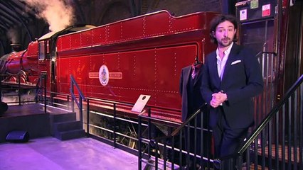 Le Poudlard Express entre aux studios Harry Potter