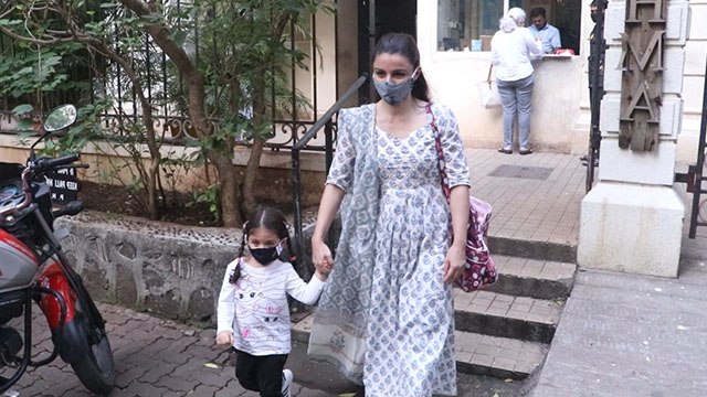 Soha Ali Khan बेटी Inaaya Naumi Kemmu संग दिखीं; Watch video | FilmiBeat