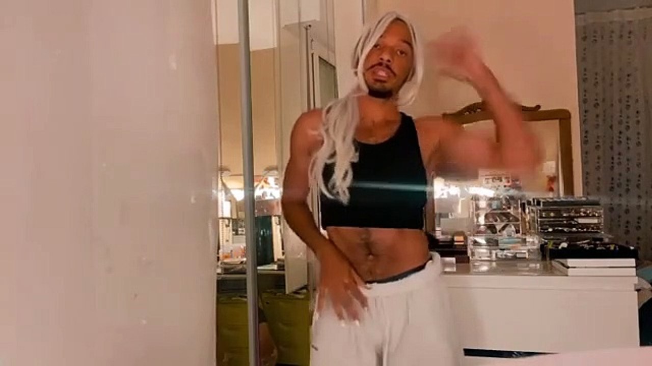 Ester Expósito se ríe de sí misma con un baile (y sigue siendo sexy)