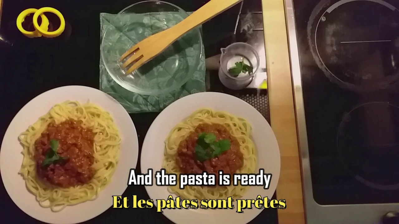 Une façon spéciale de préparer des pâtes (spaghettis) avec de la viande hachée et du fromage mozzarella comme restaurants | A special way to prepare pasta (spaghetti) with minced meat and mozzarella cheese as restaurants