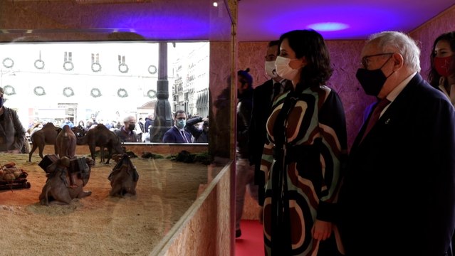 Ayuso inaugura la Navidad con el tradicional Belén de la Real Casa de Correos