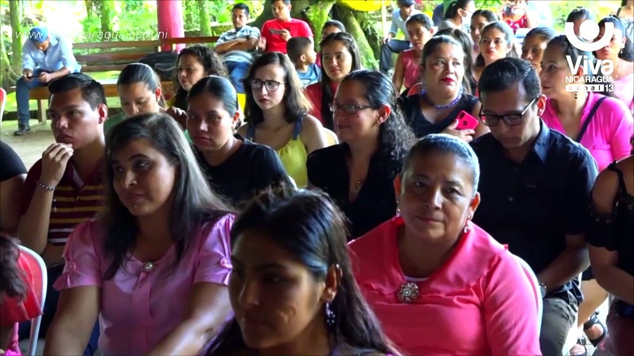 Entregan certificados a protagonistas de escuela de oficios en Nueva Guinea