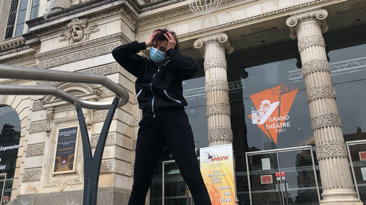 COVID-19. Elle danse pour protester contre la fermeture de son école de danse