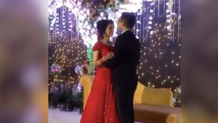 Aditya Narayan Reception में Shweta संग हुए Romantic किया Dance । देखें Video । Boldsky