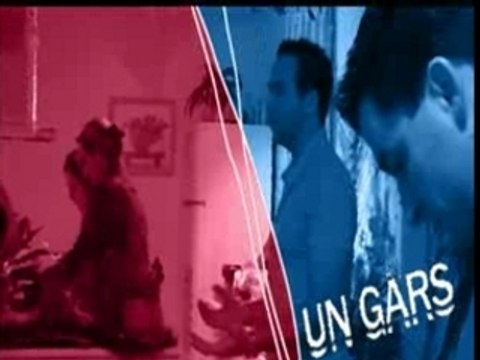 Un gars et une fille fêtent les deux réveillons