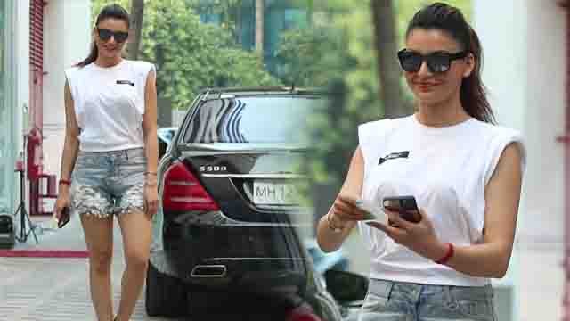 Urvashi Rautela and Dhwani Spotted at Tseries Office Andheri | FilmiBeat