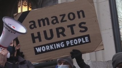 Activistas protestan contra Amazon ante la casa de Jeff Bezos en Manhattan