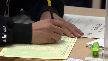 코로나 확산 속 수능 개시..."예년대로 출제" / YTN
