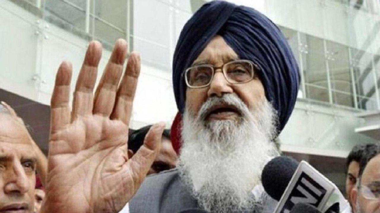 Farmers' Protest: Parkash Singh Badal returns P...