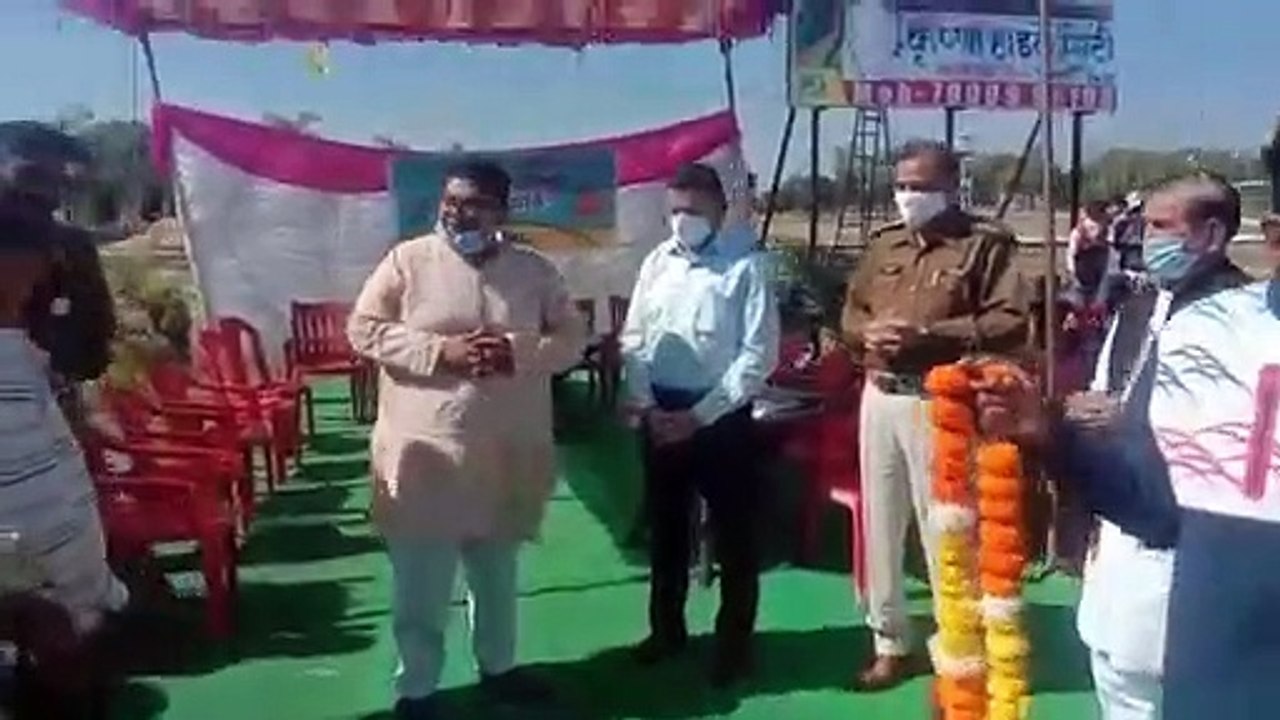 कबड्डी प्रतियोगिता में इलाके की 12 टीमों को पछा...