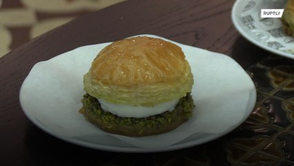 Restaurante turco cria baclava em forma de hambúrguer