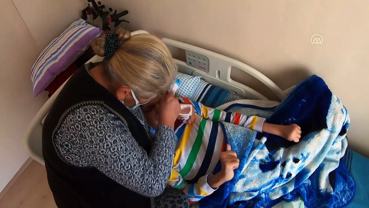 KIRKLARELİ - Annesi 'cennet kuşu' diyerek sevdiği engelli oğluna 'gözü gibi' bakıyor