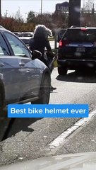 Casque de moto avec des oreilles