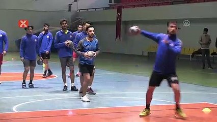 İşitme engelli hentbolcu Sinan, milli takıma seçildi!