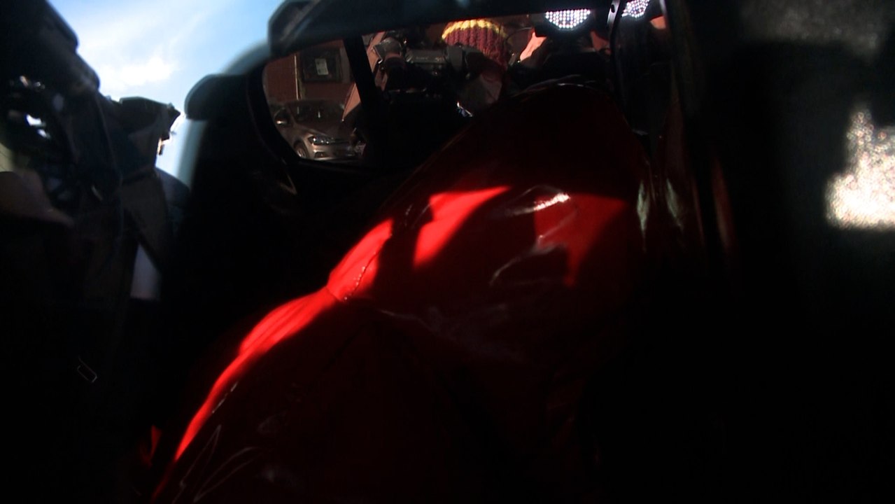 Amargo llega junto a su pareja a los juzgados de Plaza de Castilla