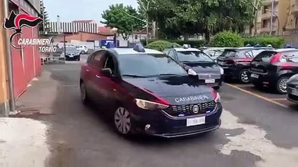 Nichelino (TO) - Vendeva droga in casa un cliente alla volta per evitare assembramenti (03.12.20)