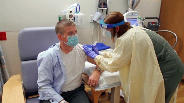 Εμβόλιο Covid: «Κόντρα» για την έγκριση