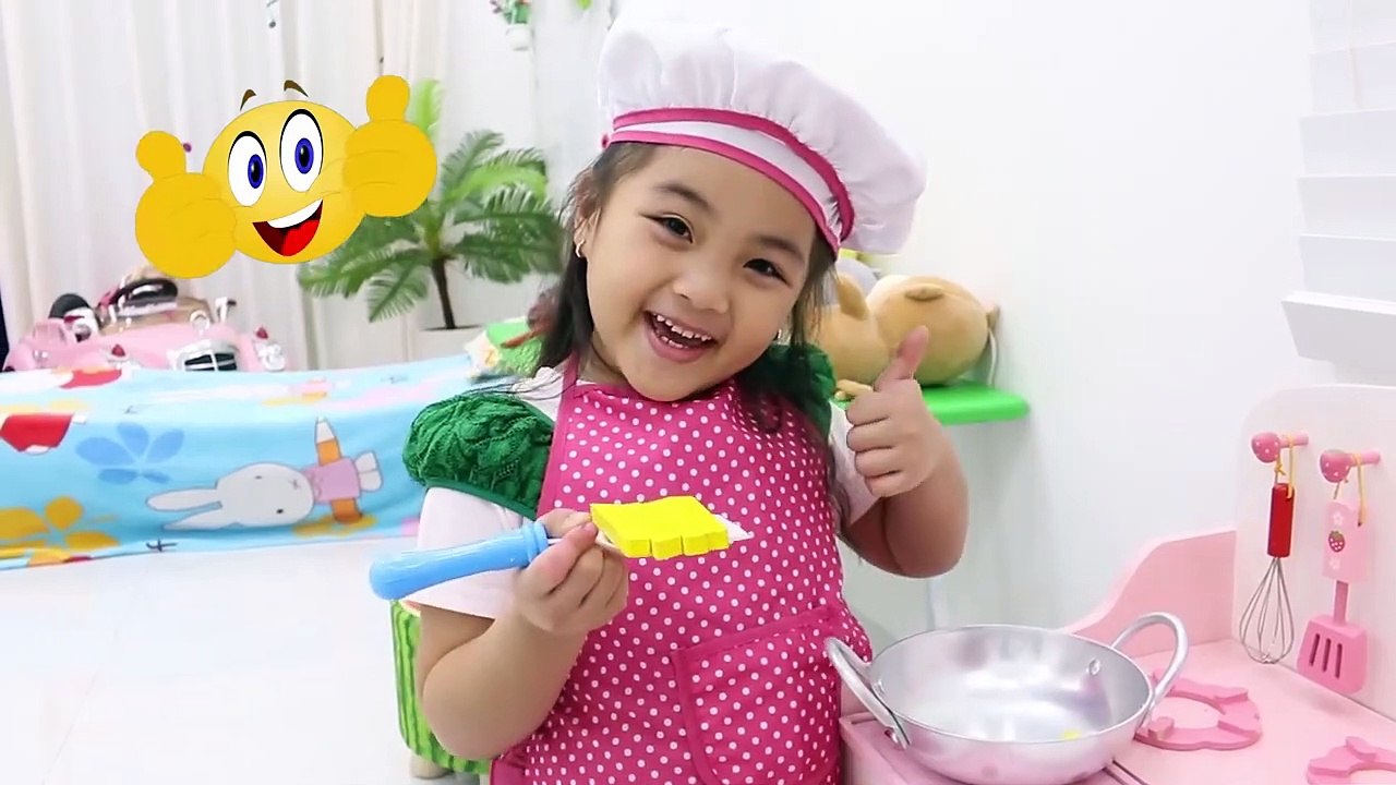 Suri and Annie Giant French Fries Food Toys Adventures - kids videos