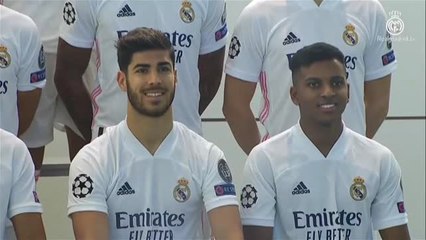 Télécharger la video: Foto oficial de temporada en Valdebebas con Florentino Pérez