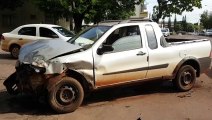 Fiat Toro e Fiat Strada se envolvem em colisão no Bairro Maria Luiza