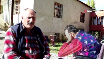 Fedakar Baba 20 Yıldır Engelli Kızları İçin Uyumuyor