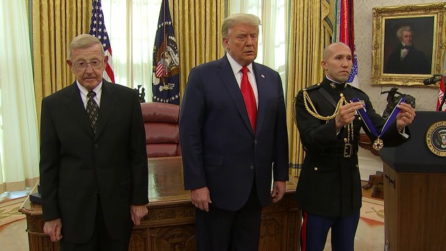 Trump se recusa a dizer se tem confiança em Barr