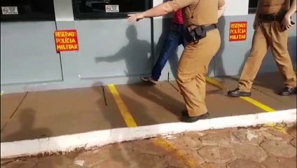 Homem de 49 anos agride companheira de 21 e é detido pela PM