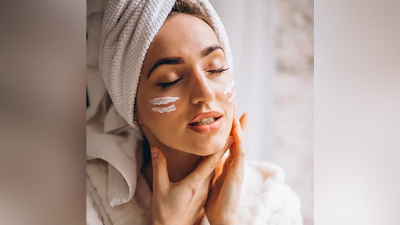 सर्दियों में चेहरे पर क्या लगाना चाहिए | सर्दियों में रुखी त्वचा का इलाज | Winter SKin Care |Boldsky