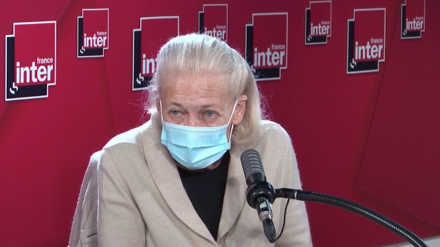 Elisabeth Badinter : Marie-Antoinette, sa mère s'en est moins occupée. Elle la marie avec le futur Louis XVI, et se rend compte que sa fille n'a pas vraiment été élevée, et qu'elle n'aime qu'une chose, c'est s'amuser.