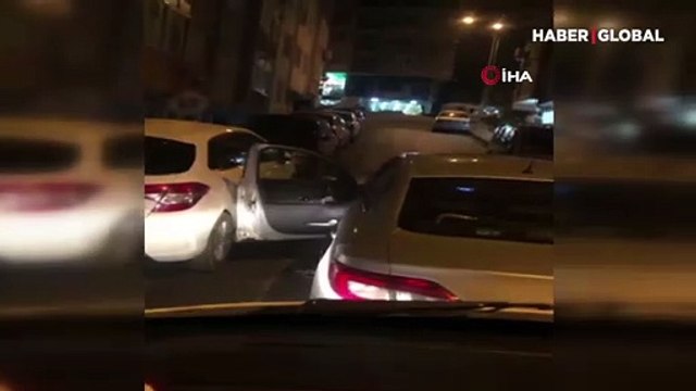 İstanbul'da hastane personelinin olduğu servis aracına sopalı saldırı