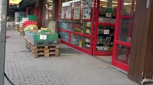 Esenyurt'ta bir marketin kasasını forkliftle böyle çaldılar