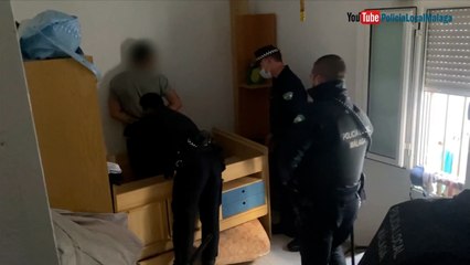 Detienen a un hombre por maltrato oculto en el cajón de una cama nido