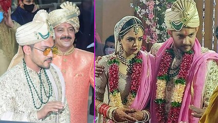 OMG! Aditya Narayan Suffers Wardrobe Malfunction At His Wedding