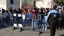 Beyoğlu İstiklal Caddesi'nde karekodlu giriş çıkış uygulaması başlatıldı.