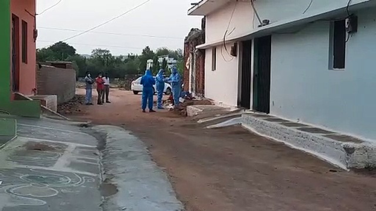 46 डिग्री तापमान में 4-5 घंटे तक पीपीई किट में रहे कैद, भूखे- प्यासे रहकर भी मरीजों को पहुंचाया अस्पताल, बचाई जान