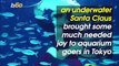 Santa Claus Brings Holiday Joy to Aquarium Visitors With Underwater Show