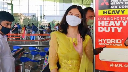 Divya Kumar Khosla looks fabulous in suit at Mumbai airport | FilmiBeat