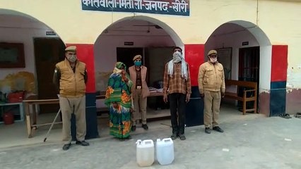 अवैध कच्ची शराब के साथ महिला सहित दो गिरफ्तार